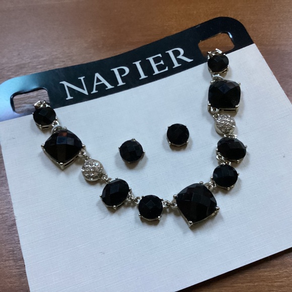Napier Earrings and Necklace Set Black and silver tone New - Picture 3 of 6